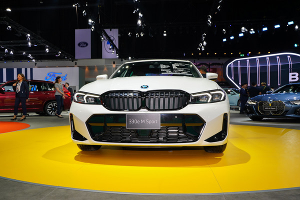 BMW 3 Series Sedan งานแสดงรถยนต์