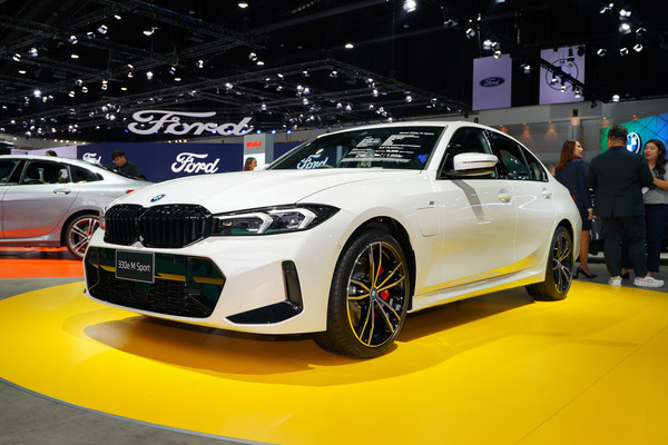 BMW 3 Series Sedan งานแสดงรถยนต์