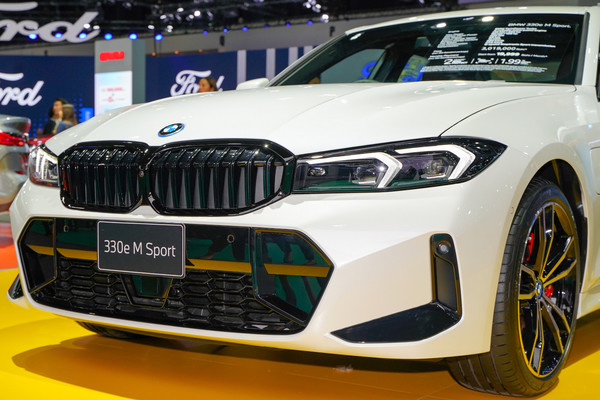 BMW 3 Series Sedan งานแสดงรถยนต์