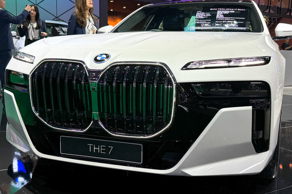 BMW 7 Series Sedan งานแสดงรถยนต์