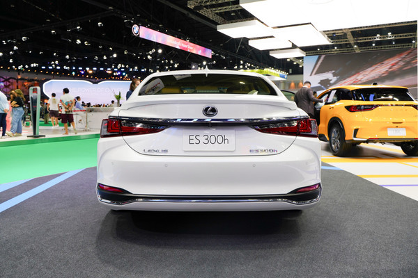 Lexus ES งานแสดงรถยนต์