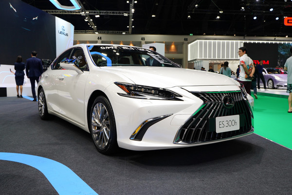 Lexus ES งานแสดงรถยนต์