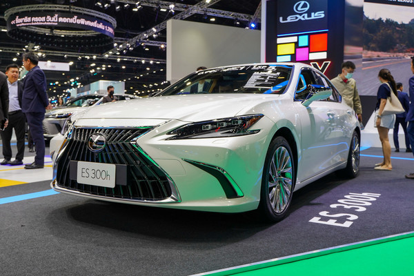 Lexus ES งานแสดงรถยนต์