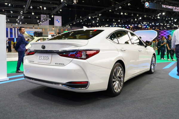 Lexus ES งานแสดงรถยนต์