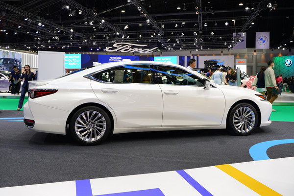 Lexus ES งานแสดงรถยนต์