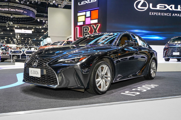 Lexus IS งานแสดงรถยนต์