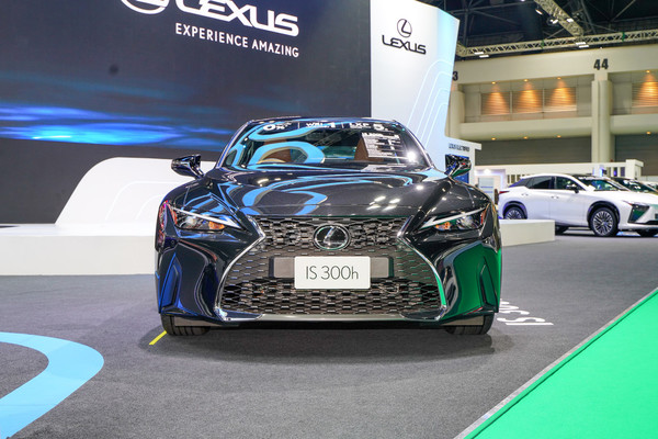 Lexus IS งานแสดงรถยนต์