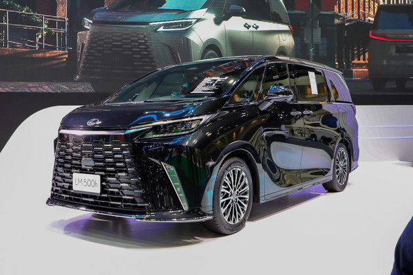 Lexus LM งานแสดงรถยนต์