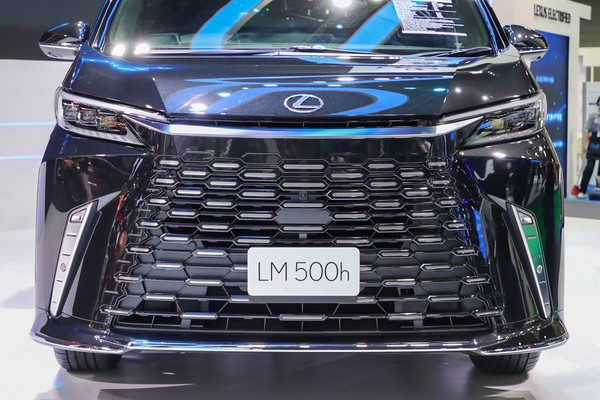 Lexus LM งานแสดงรถยนต์