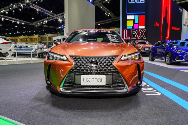 Lexus UX งานแสดงรถยนต์