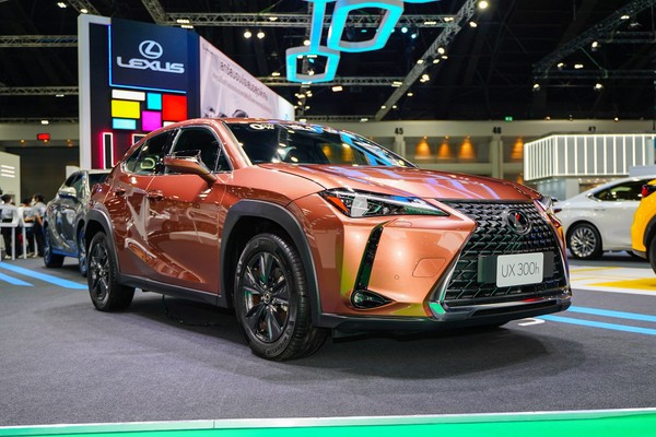 Lexus UX งานแสดงรถยนต์