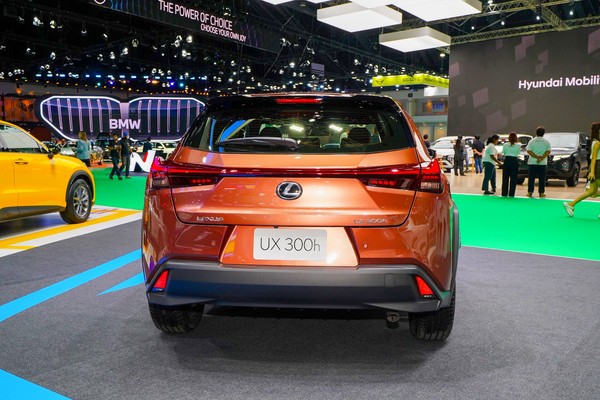 Lexus UX งานแสดงรถยนต์