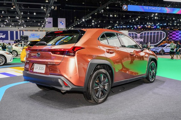 Lexus UX งานแสดงรถยนต์