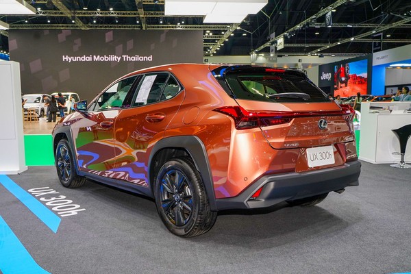 Lexus UX งานแสดงรถยนต์