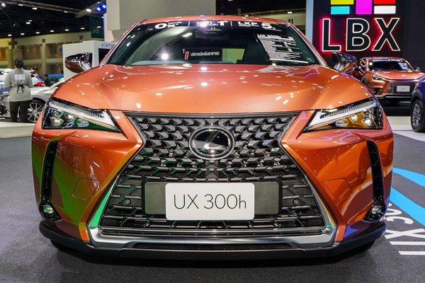 Lexus UX งานแสดงรถยนต์