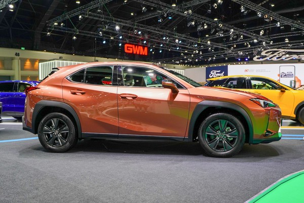 Lexus UX งานแสดงรถยนต์