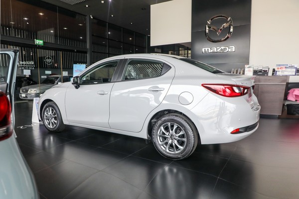 Mazda 2 colour