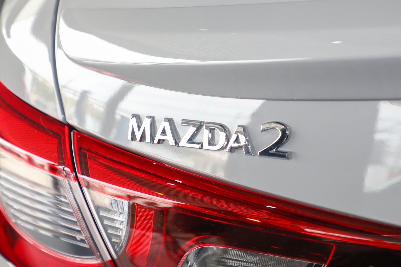 ท้ายรถ Mazda 2