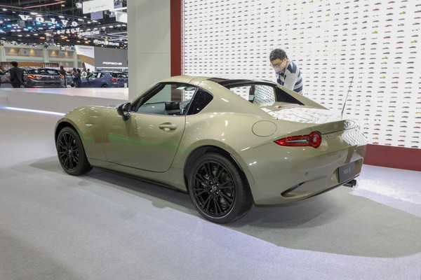 Mazda MX-5 งานแสดงรถยนต์