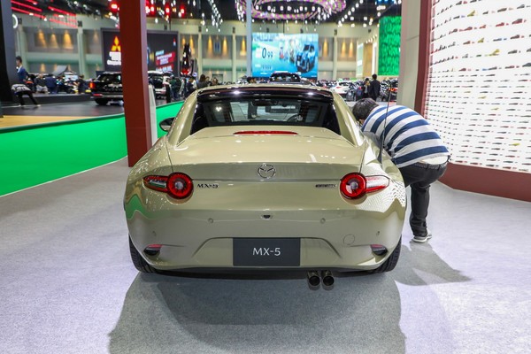 Mazda MX-5 งานแสดงรถยนต์