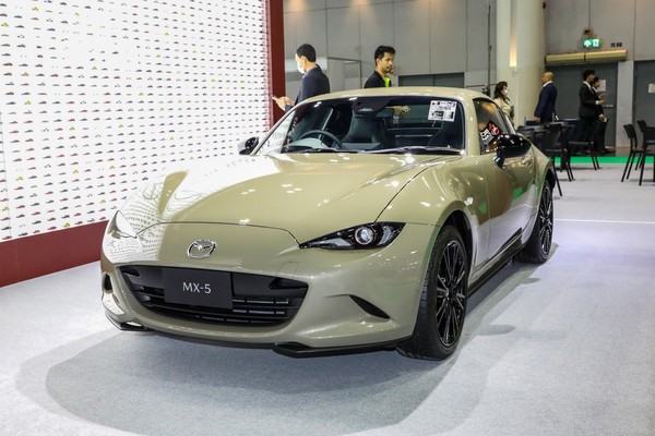 Mazda MX-5 งานแสดงรถยนต์