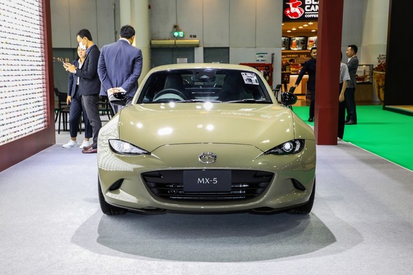 Mazda MX-5 งานแสดงรถยนต์