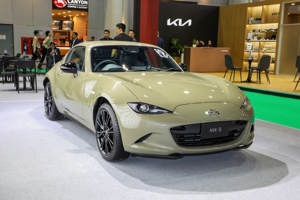 Mazda MX-5 งานแสดงรถยนต์