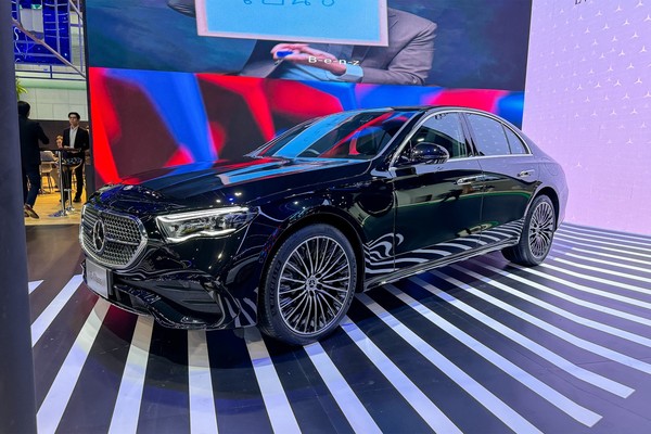 Mercedes-Benz E-Class Saloon งานแสดงรถยนต์