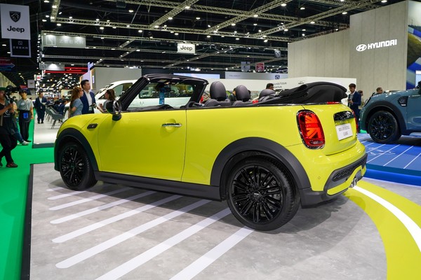 Mini Convertible งานแสดงรถยนต์