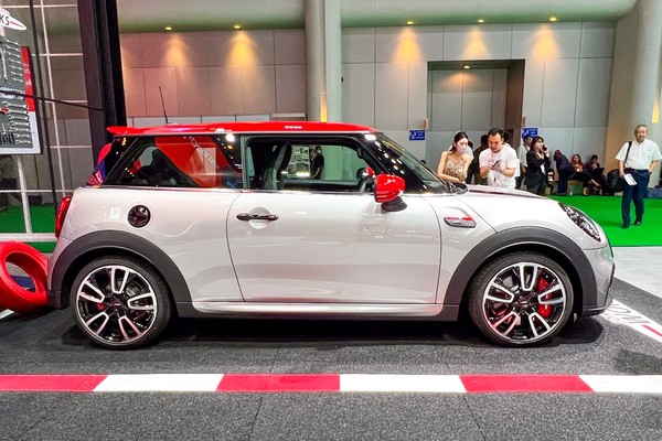 Mini Cooper-Se งานแสดงรถยนต์