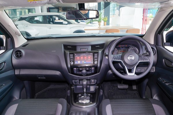 Nissan Navara ภายใน