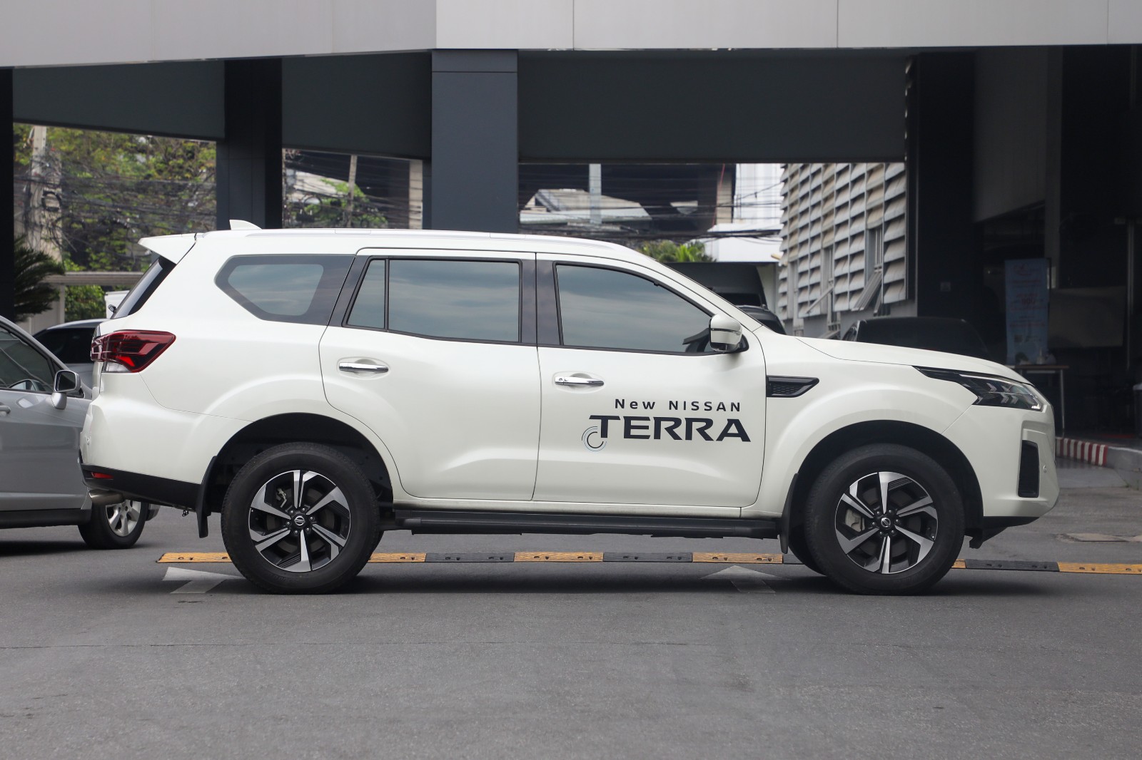 ลักษณะภายนอกของรถ Nissan Terra