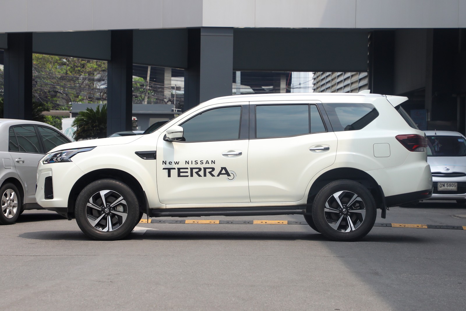 ลักษณะภายนอกของรถ Nissan Terra