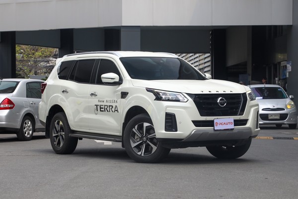 Nissan Terra ภายนอก