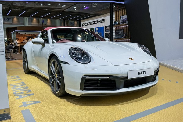 Porsche 911 งานแสดงรถยนต์