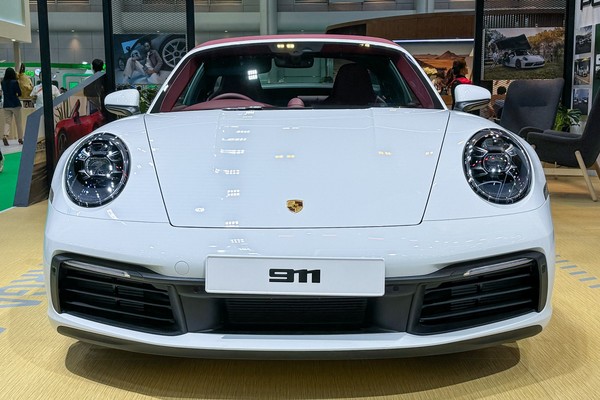 Porsche 911 งานแสดงรถยนต์