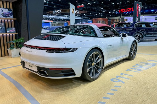 Porsche 911 งานแสดงรถยนต์