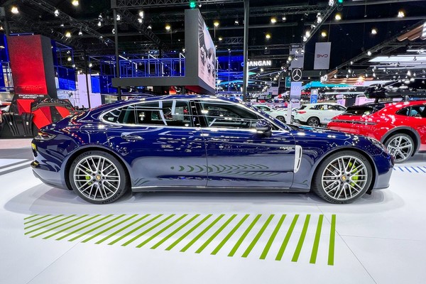 Porsche Panamera งานแสดงรถยนต์