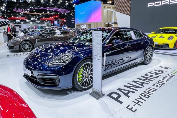 Porsche Panamera งานแสดงรถยนต์