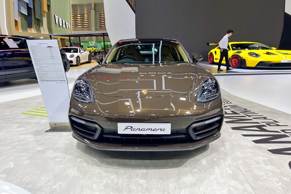 Porsche Panamera งานแสดงรถยนต์