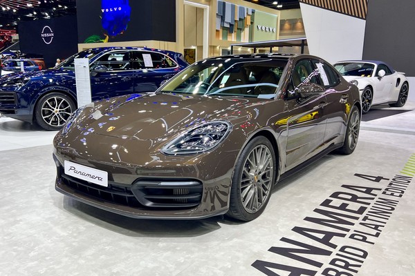 Porsche Panamera งานแสดงรถยนต์