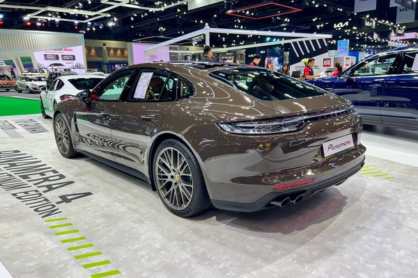 Porsche Panamera งานแสดงรถยนต์