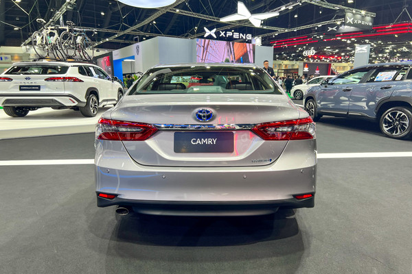 Toyota Camry งานแสดงรถยนต์