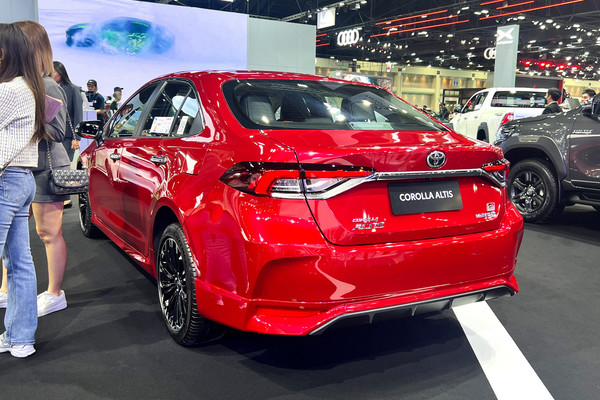 Toyota Corolla Altis งานแสดงรถยนต์