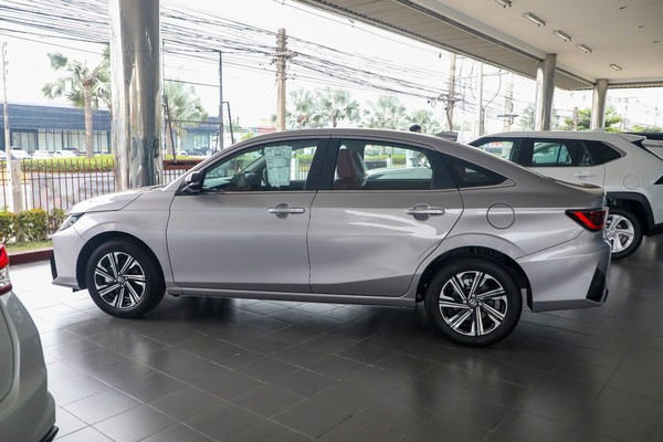 Toyota Yaris Ativ ภายนอก