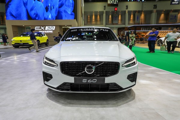 Volvo S60 งานแสดงรถยนต์