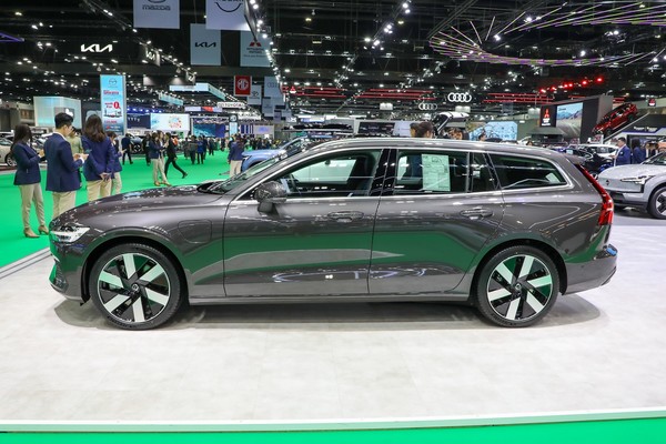 Volvo V60 งานแสดงรถยนต์