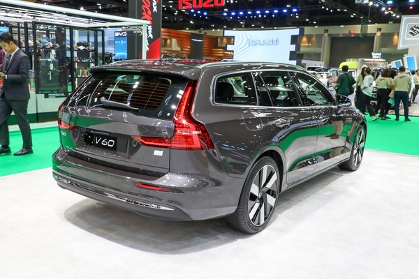 Volvo V60 งานแสดงรถยนต์