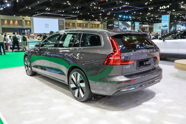 Volvo V60 งานแสดงรถยนต์