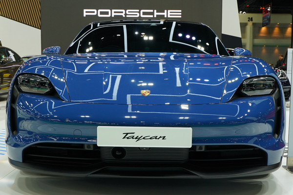 Porsche Taycan งานแสดงรถยนต์